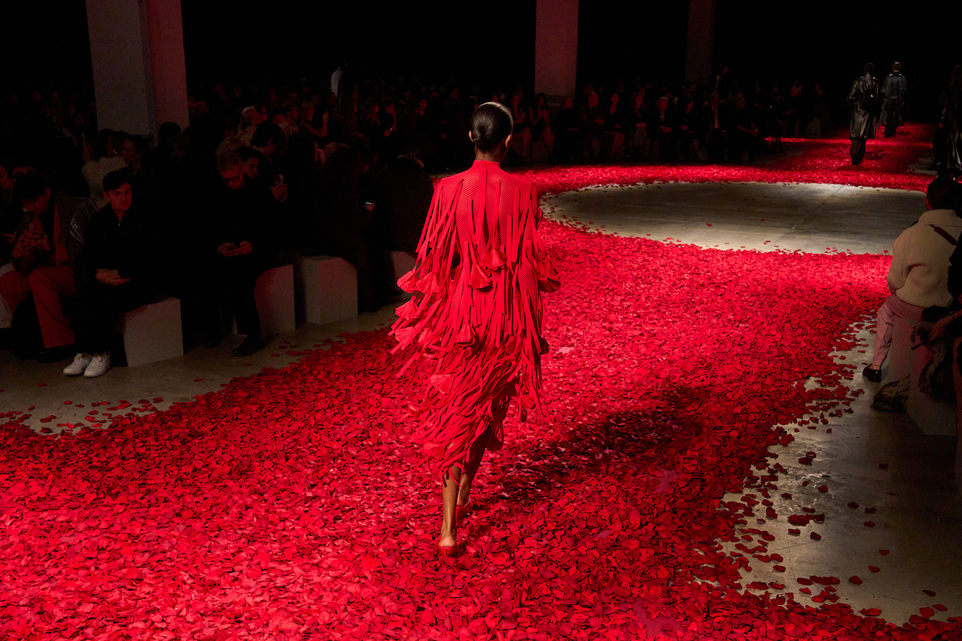 الفساتين الحمراء لشتاء 2026