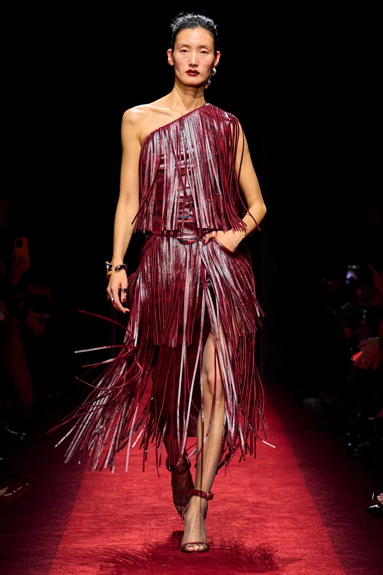 الفساتين الحمراء لشتاء 2026