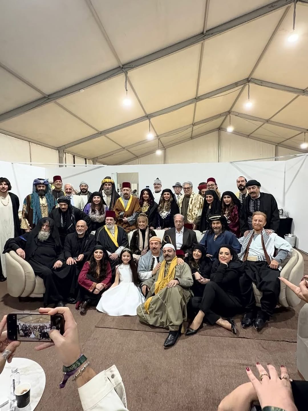 نجوم الدراما السورية في الكواليس