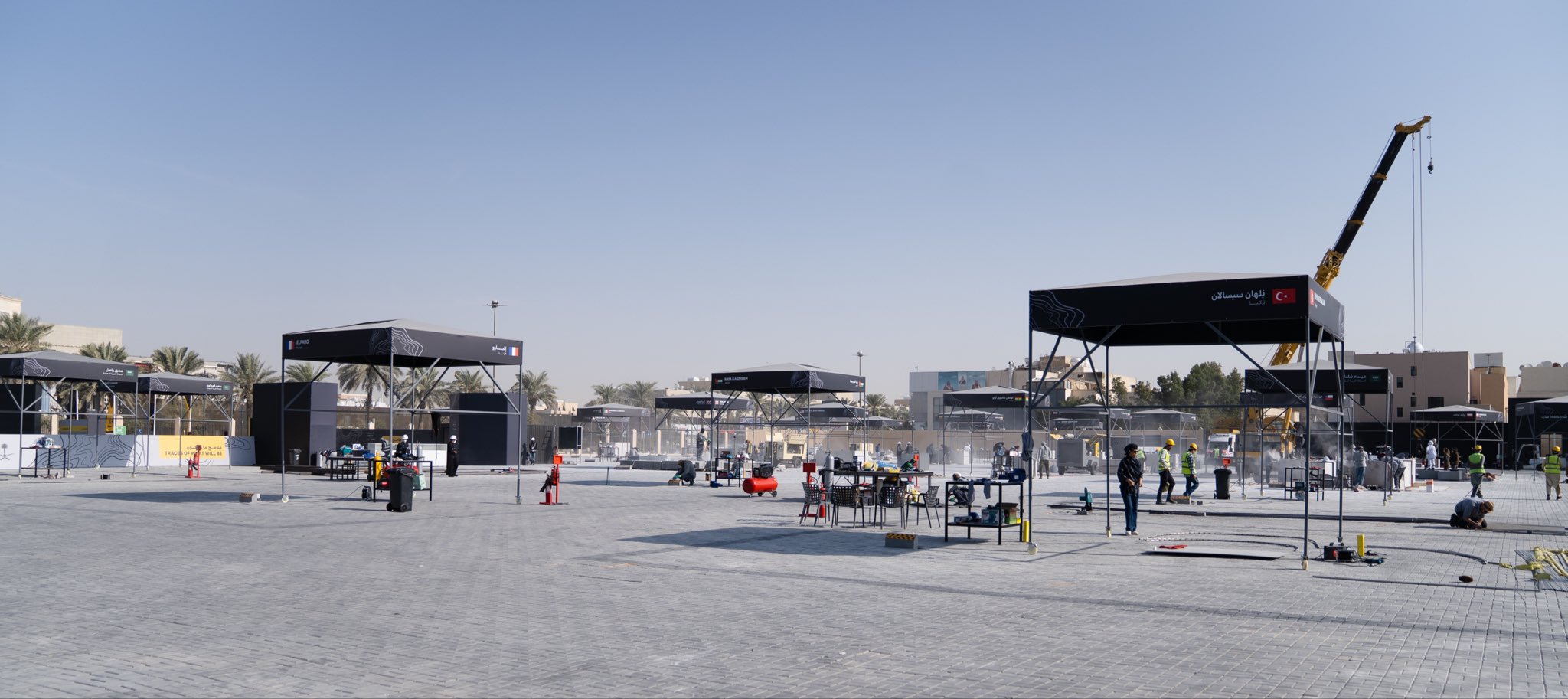 بين العين واليد يولد التكوين في ملتقى طويق للنحت