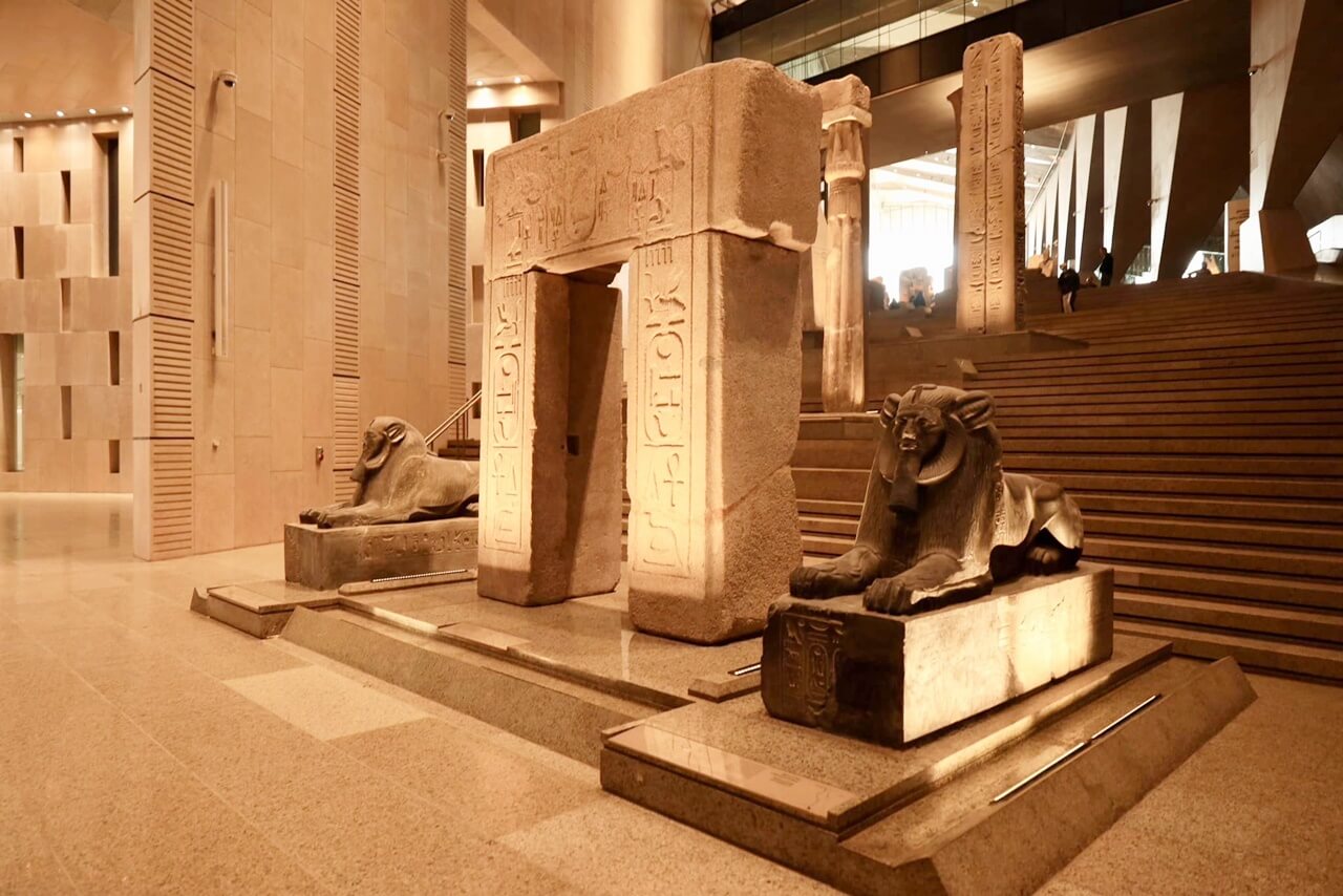 المتحف المصري الكبير يُعيد رسم خريطة السياحة متفوقًا على اللوفر والمتحف البريطاني