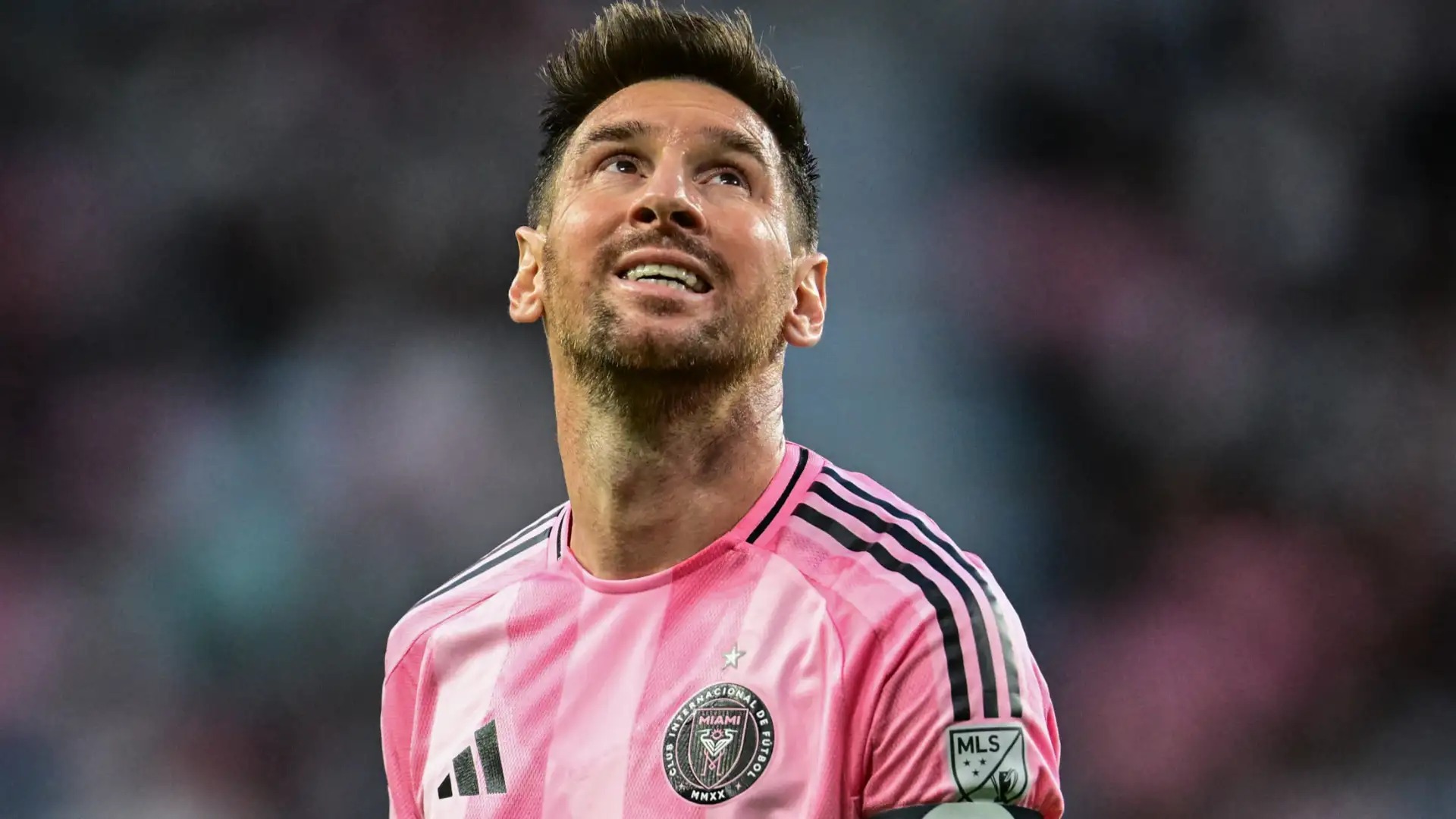 ليونيل ميسي: الأسطورة التي امتلكت أرض الملاعب