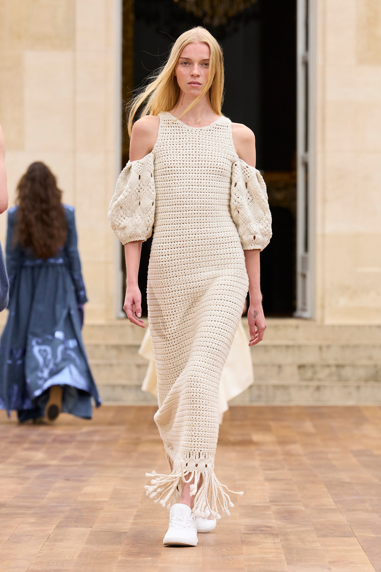 Gabriela Hearst فستان كروشيه من