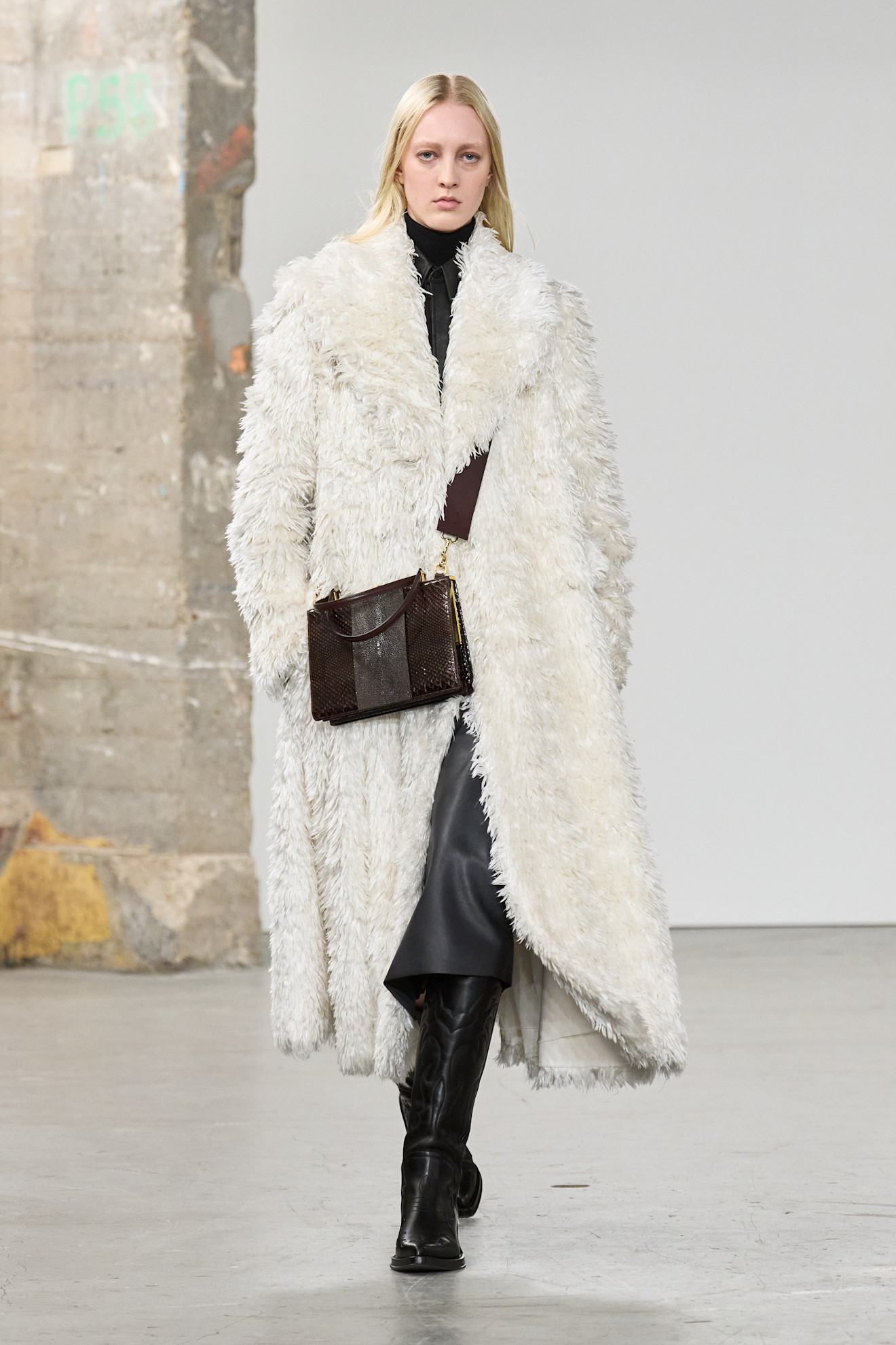 Gabriela Hearst معطف أبيض واسع من