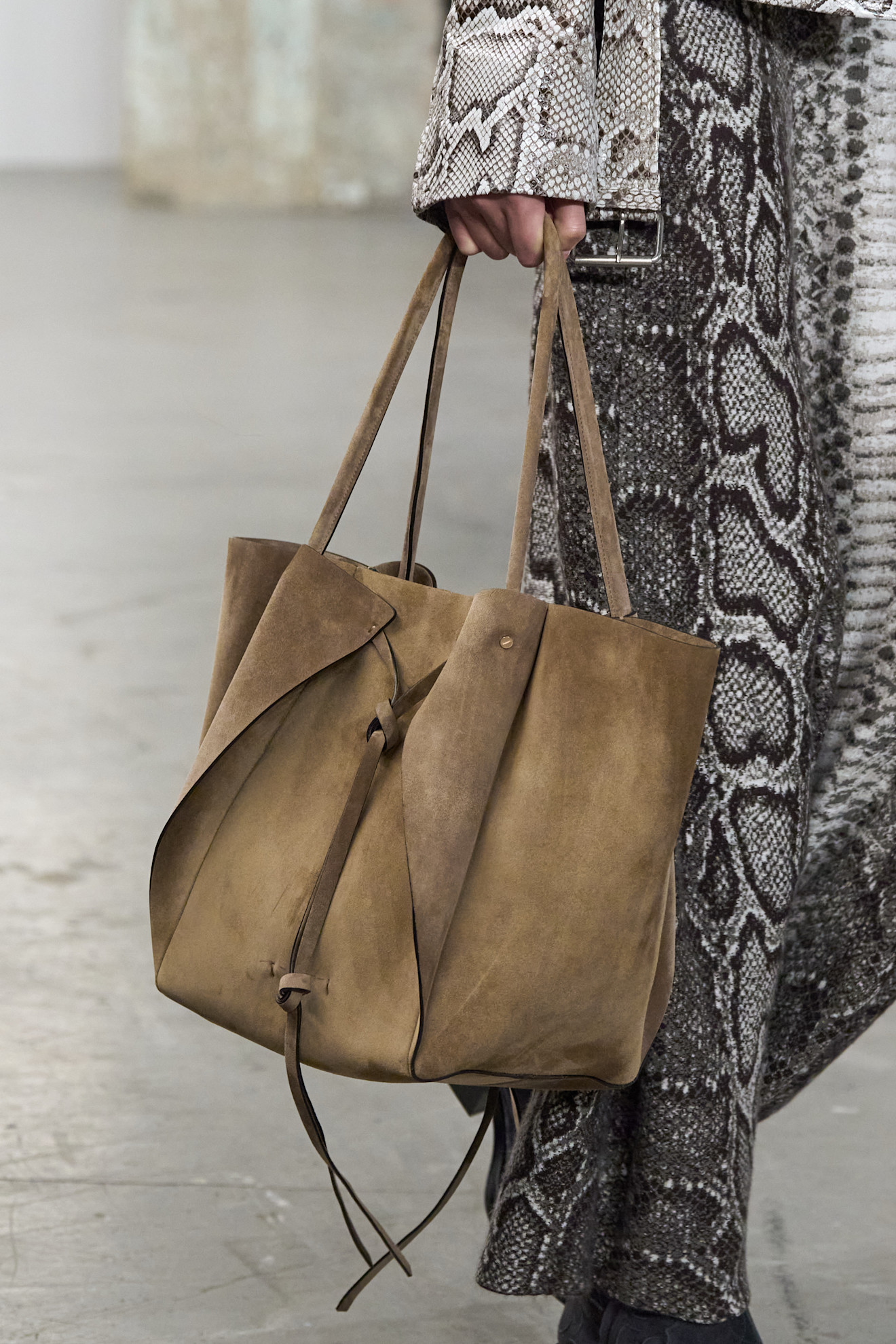 حقائب Slouchy وSuede