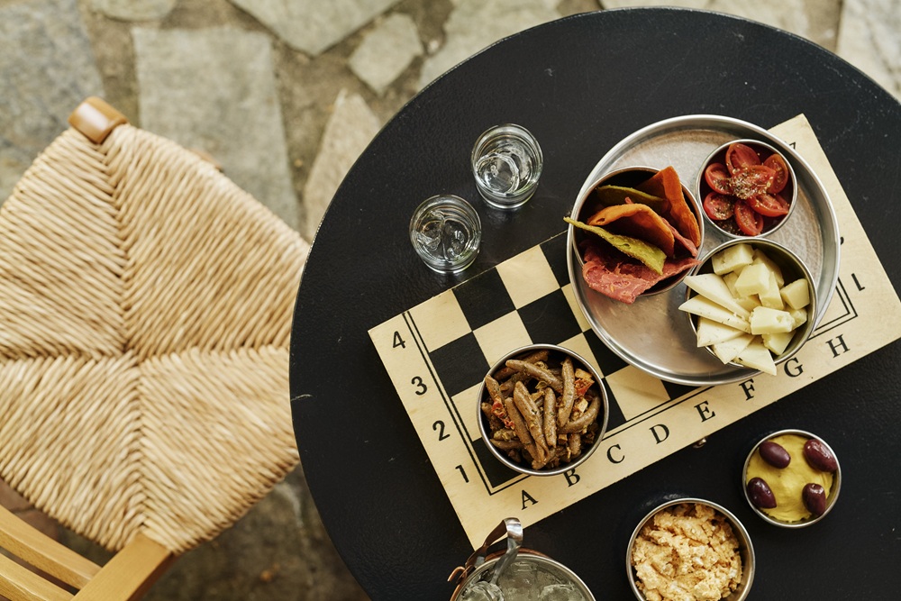 كوستا نافارينو في اليونان.