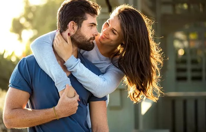 امرأة برج الجوزاء مع رجل برج الأسد