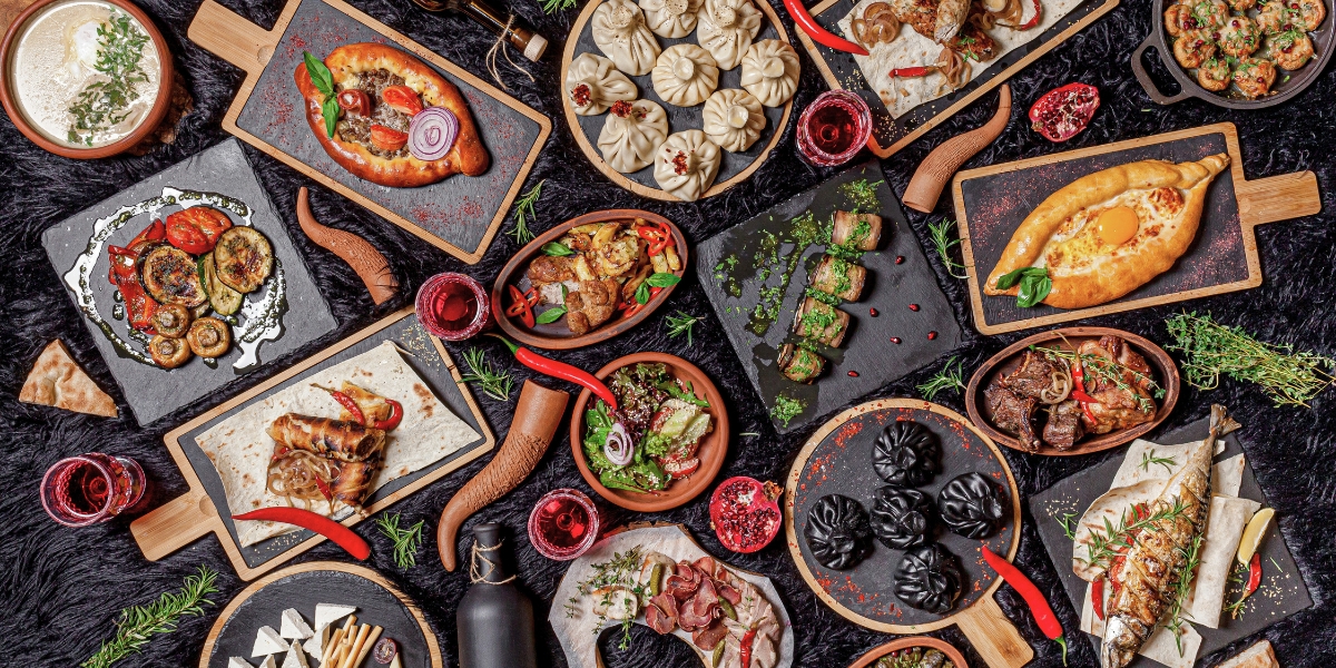 سوبرا"، وهي مائدة عامرة بأشهى المأكولات المحلية