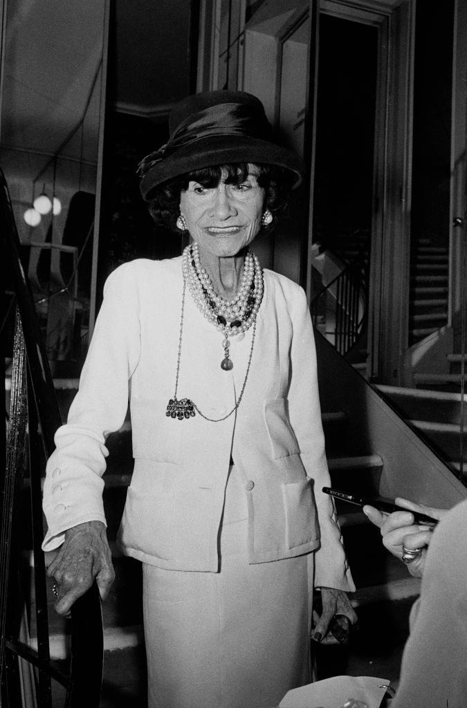 المصممة الفرنسية Gabrielle Chanel. تصوير James Andanson/Sygma بواسطة Getty images