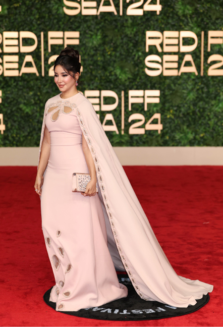 ... الممثلة والمغنية أسيل عمران، تصوير: Daniele Venturelli بواسطة: Getty Images for The Red Sea International Film Festival