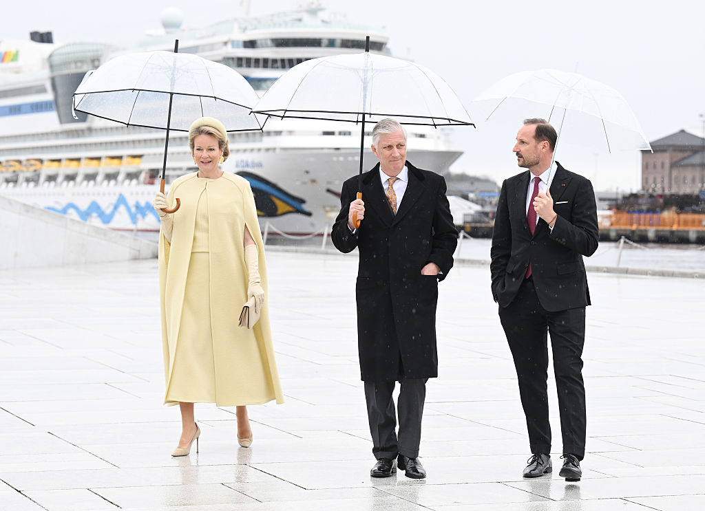 نهار "ديور" الوردي: فن "المونوكروم" في مطار أوسلو