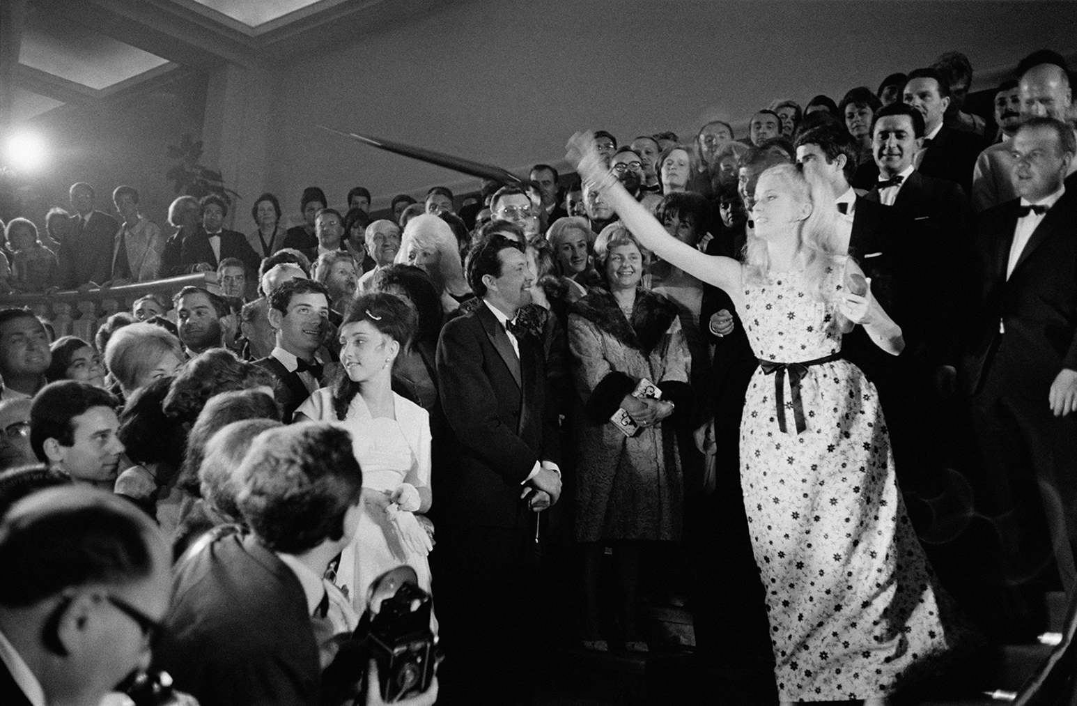 "كاترين دونوف"، في مهرجان كان عام 1964، تصوير REPORTERS ASSOCIES/Gamma-Rapho بواسطة getty images
