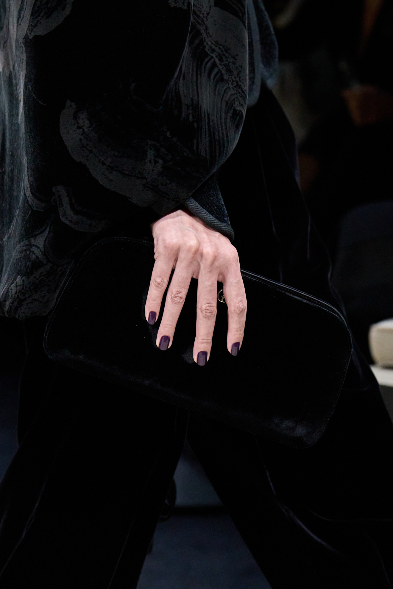 Giorgio Armani حقيبة من المخمل الأسود من