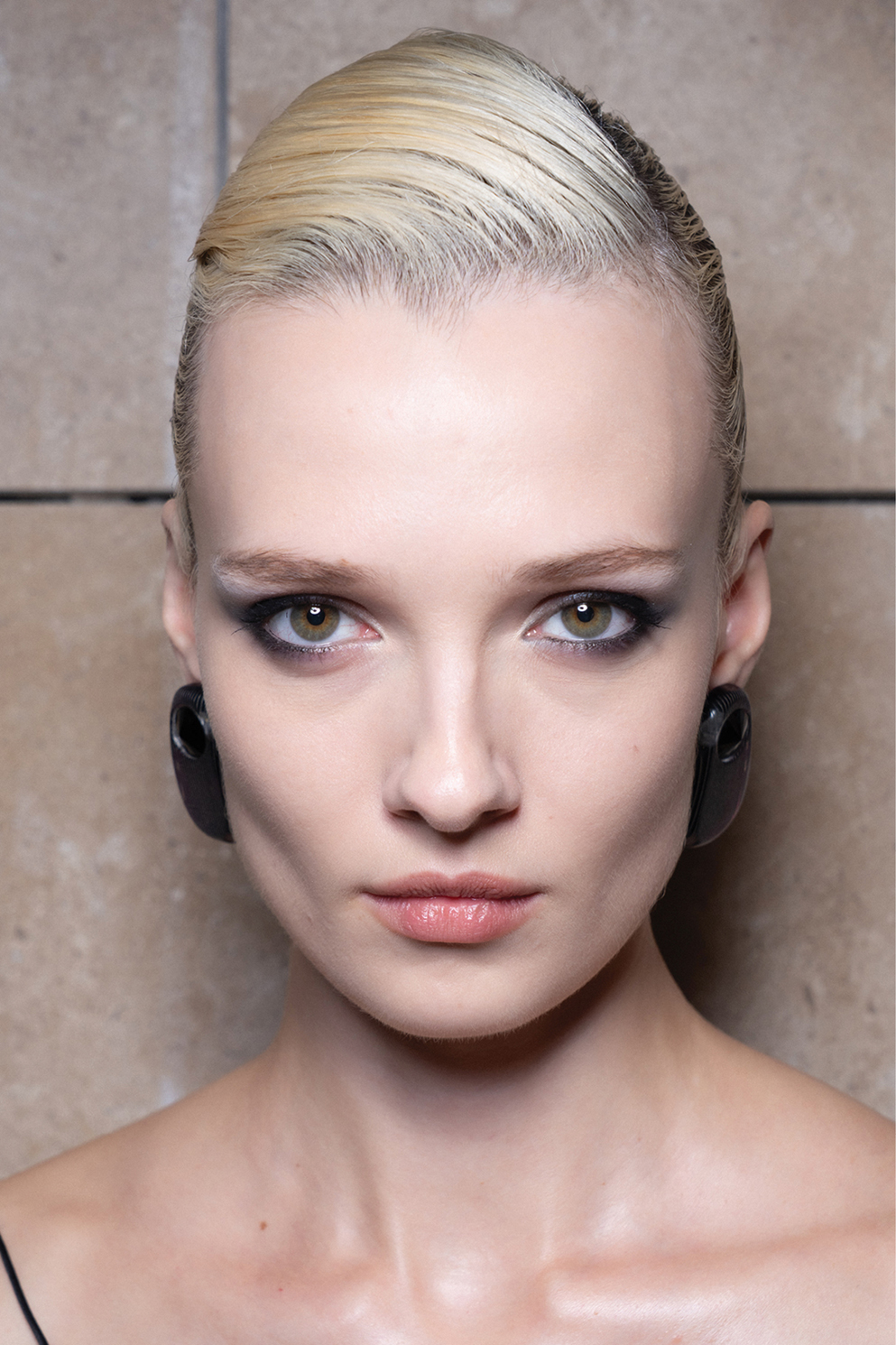 عارضة دار Giorgio Armani Privé
