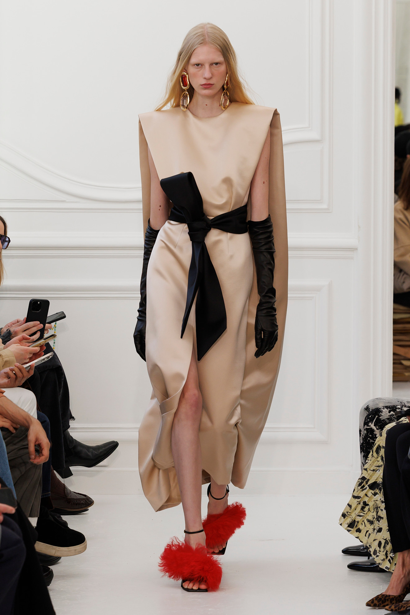 شريطة كبيرة على الخصر من جيفنشي