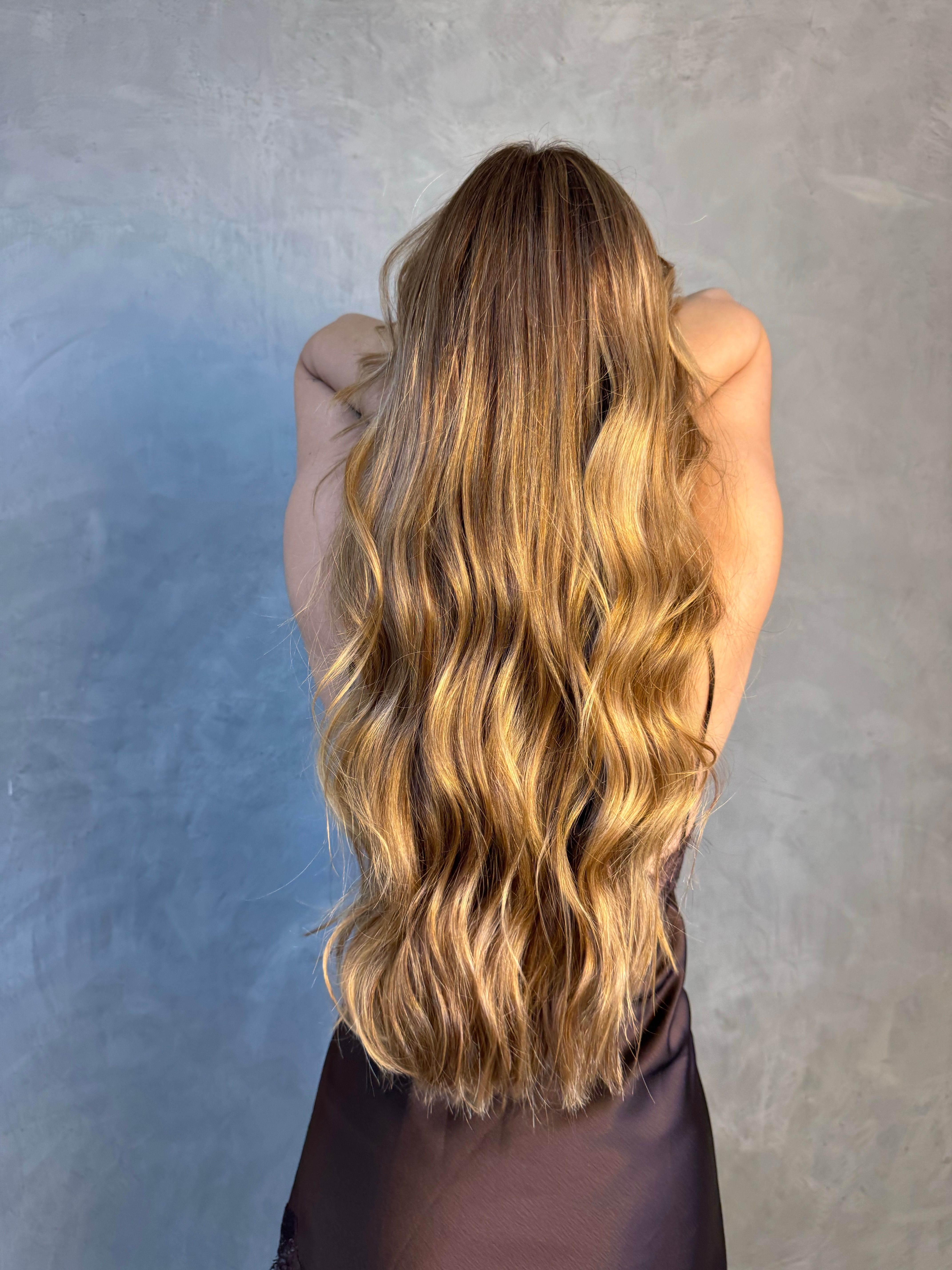 Glass Hair، هو مصطلح يستخدم لوصف الشعر الذي يبدو شديد النعومة واللمعان