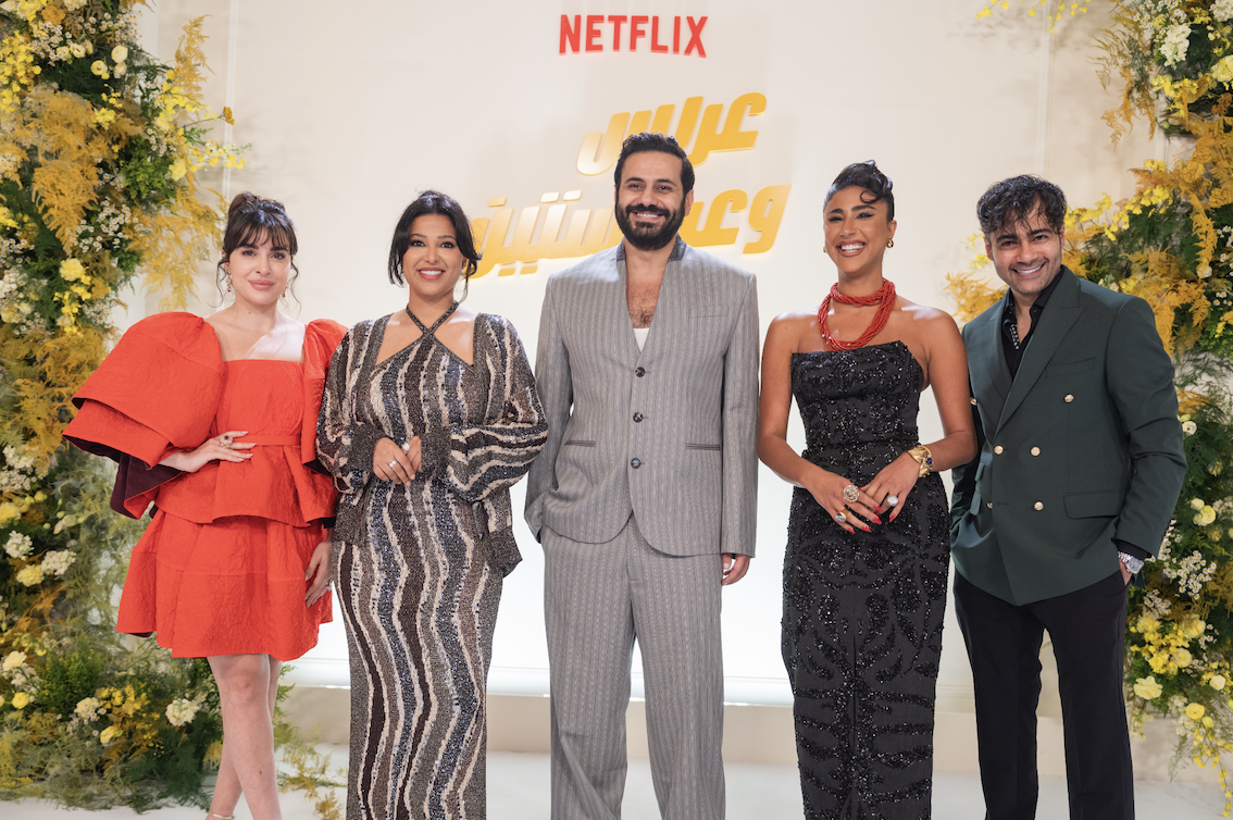 من هم أبطال فيلم "عريس وعروستين"؟