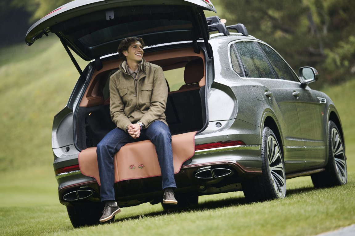 بنتلي تكشف عن سيارة BENTAYGA EWB CHALET EDITION