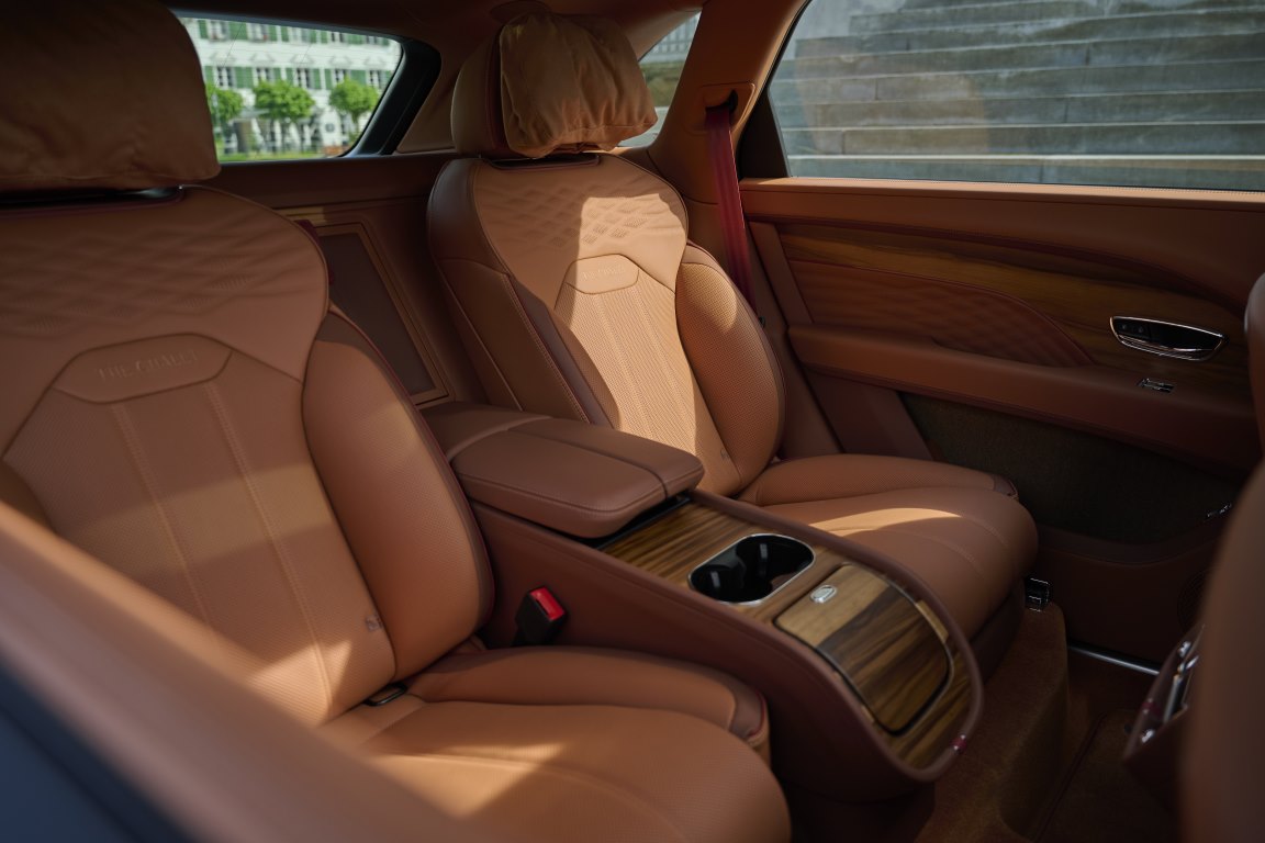 بنتلي تكشف عن سيارة BENTAYGA EWB CHALET EDITION