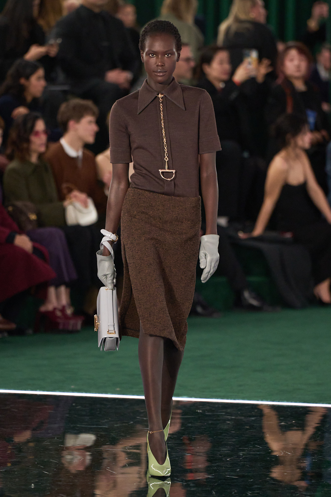 من مجموعة الأزياء الجاهزة "غوتشي" Gucci  لخريف وشتاء 2025