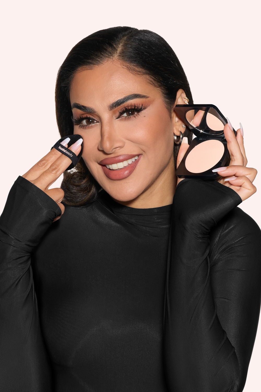 مستحضر EASY BAKE الأيقوني من Huda Beauty 