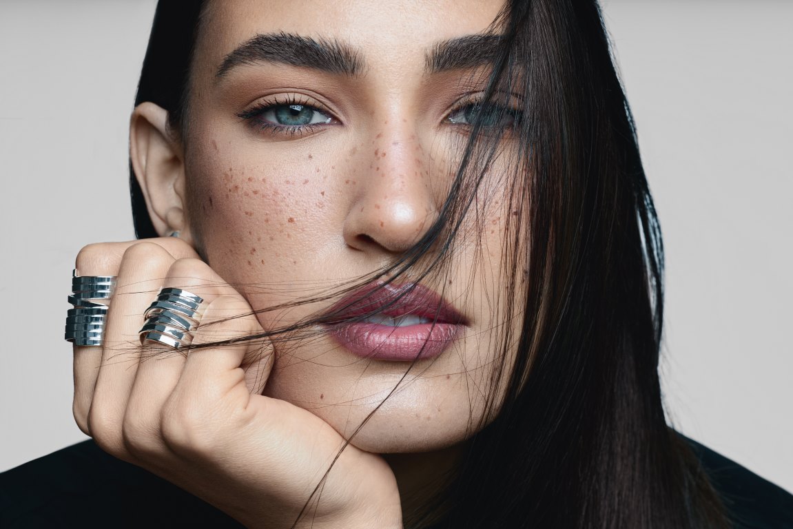 من Hindash Cosmetics .. اكتشفي منتجك المفضل الجديد لمزج الألوان