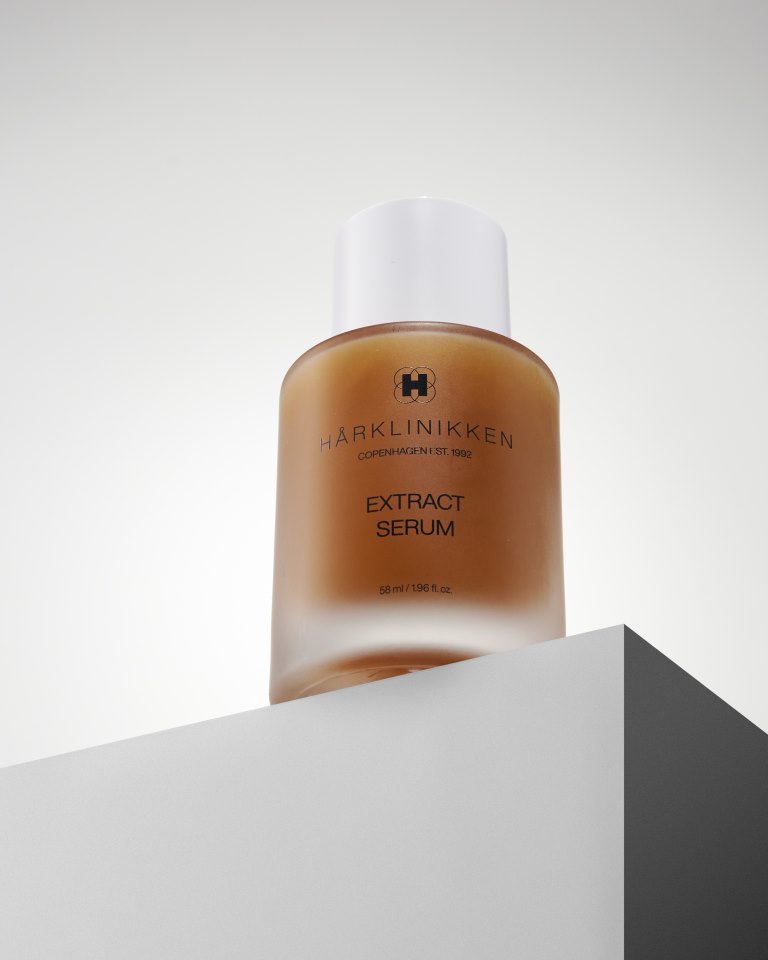 أساس جديد للعناية بفروة الرأس: "هاركلينيكن" Hårklinikken تطلق سيروم HXC-4 Extract Serum