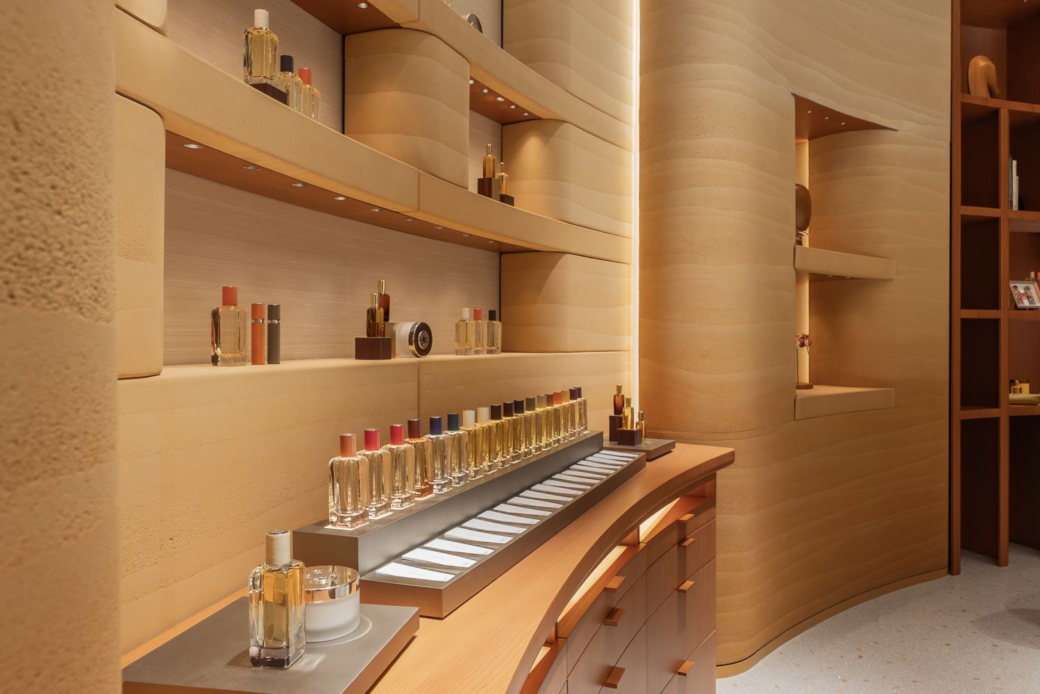 Hermès  تفتتح متجرها الجديد للعطور والجمال في دبي مول وهذه التفاصيل