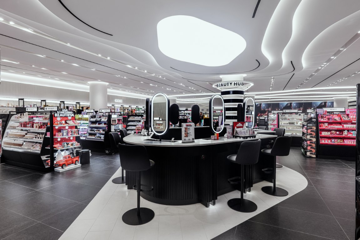 سيفورا الشرق الأوسط تكشف عن متجرها الجديد في مول الإمارات