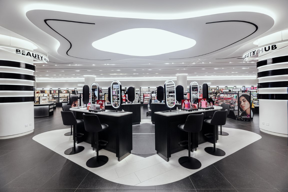 سيفورا الشرق الأوسط تكشف عن متجرها الجديد في مول الإمارات