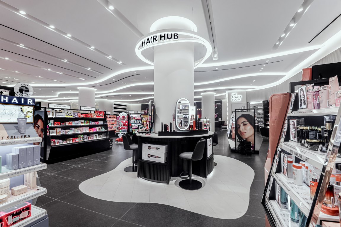 سيفورا الشرق الأوسط تكشف عن متجرها الجديد في مول الإمارات