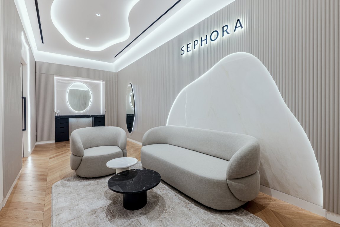 سيفورا الشرق الأوسط تكشف عن متجرها الجديد في مول الإمارات