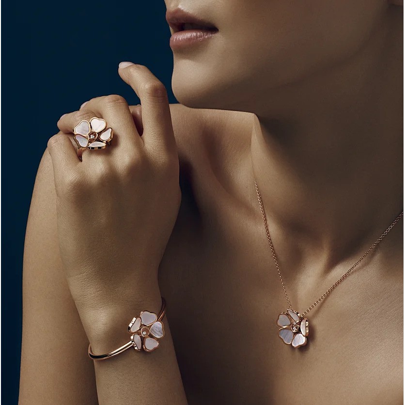 Happy سلسلة Hearts Flowers من Chopard