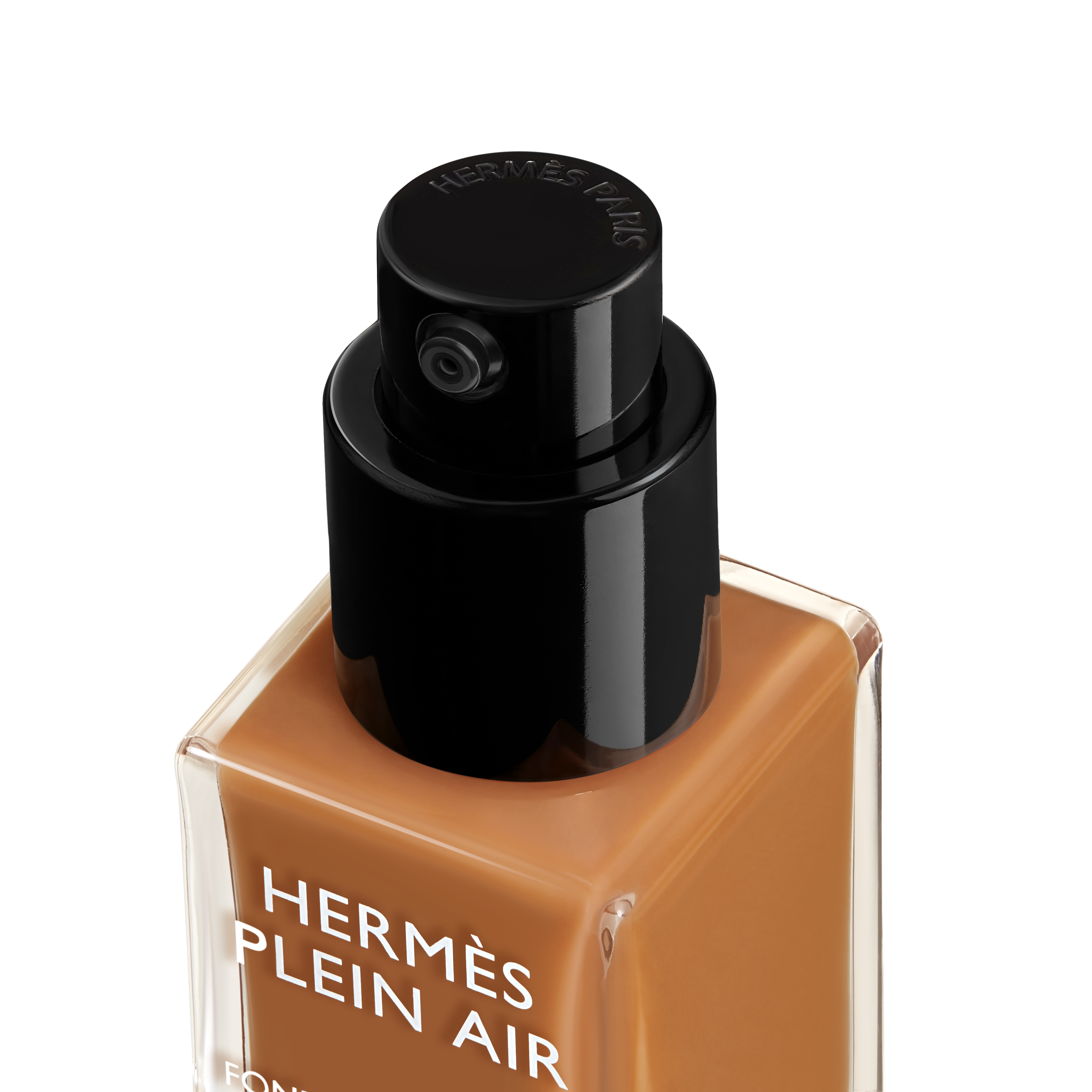 Hermès Plein Air: مستحضر الأساس للعناية بالبشرة بلمسة مطفأة تعزز الإشراق
