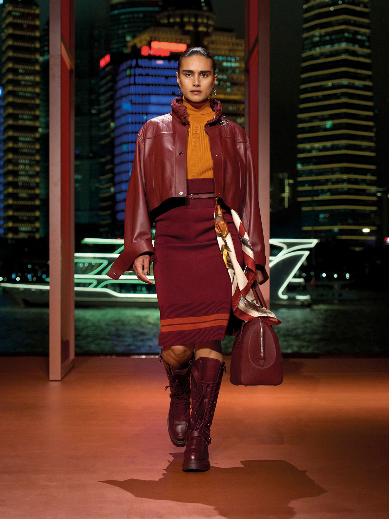 السترة الجلدية القصيرة من هيرمس Hermès