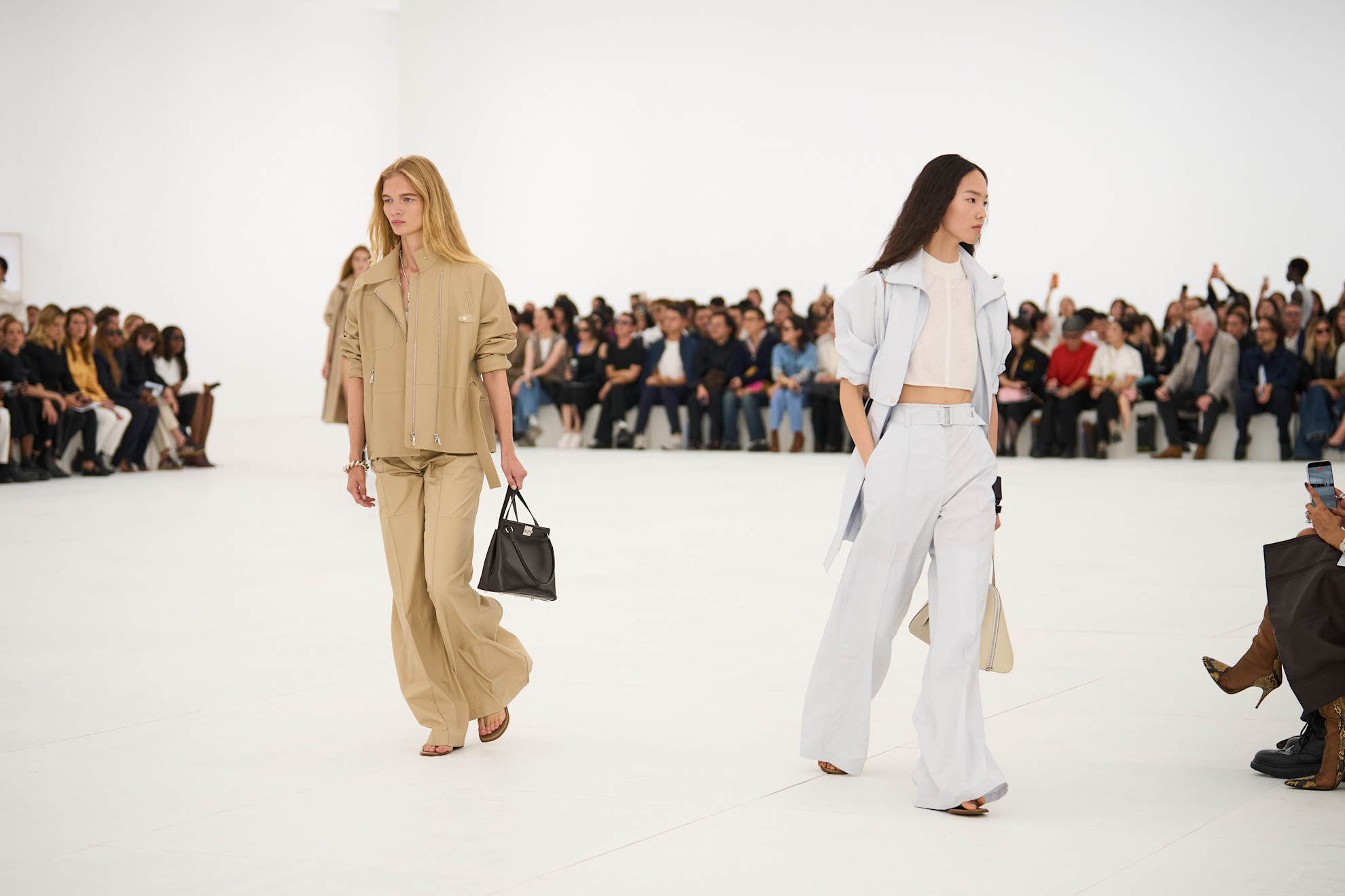 من مجموعة Hermes ربيع و صيف 2027 للملابس الجاهزة