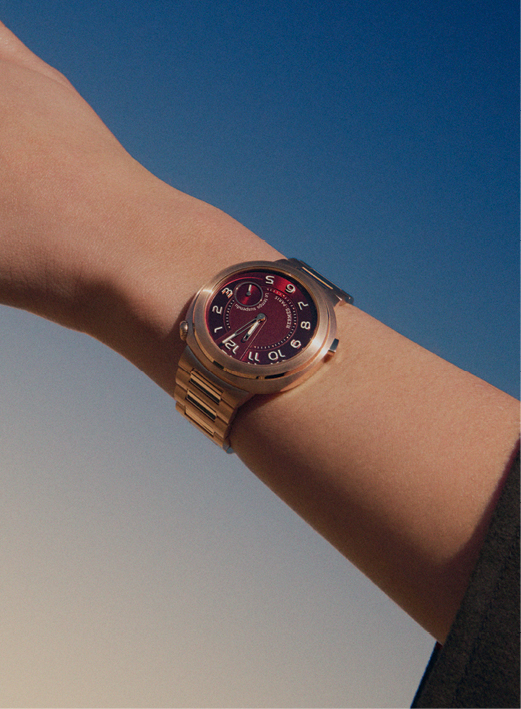 ساعة HERMÈS CUT LE TEMPS SUSPENDU. تصوير: TOM JOHNSON