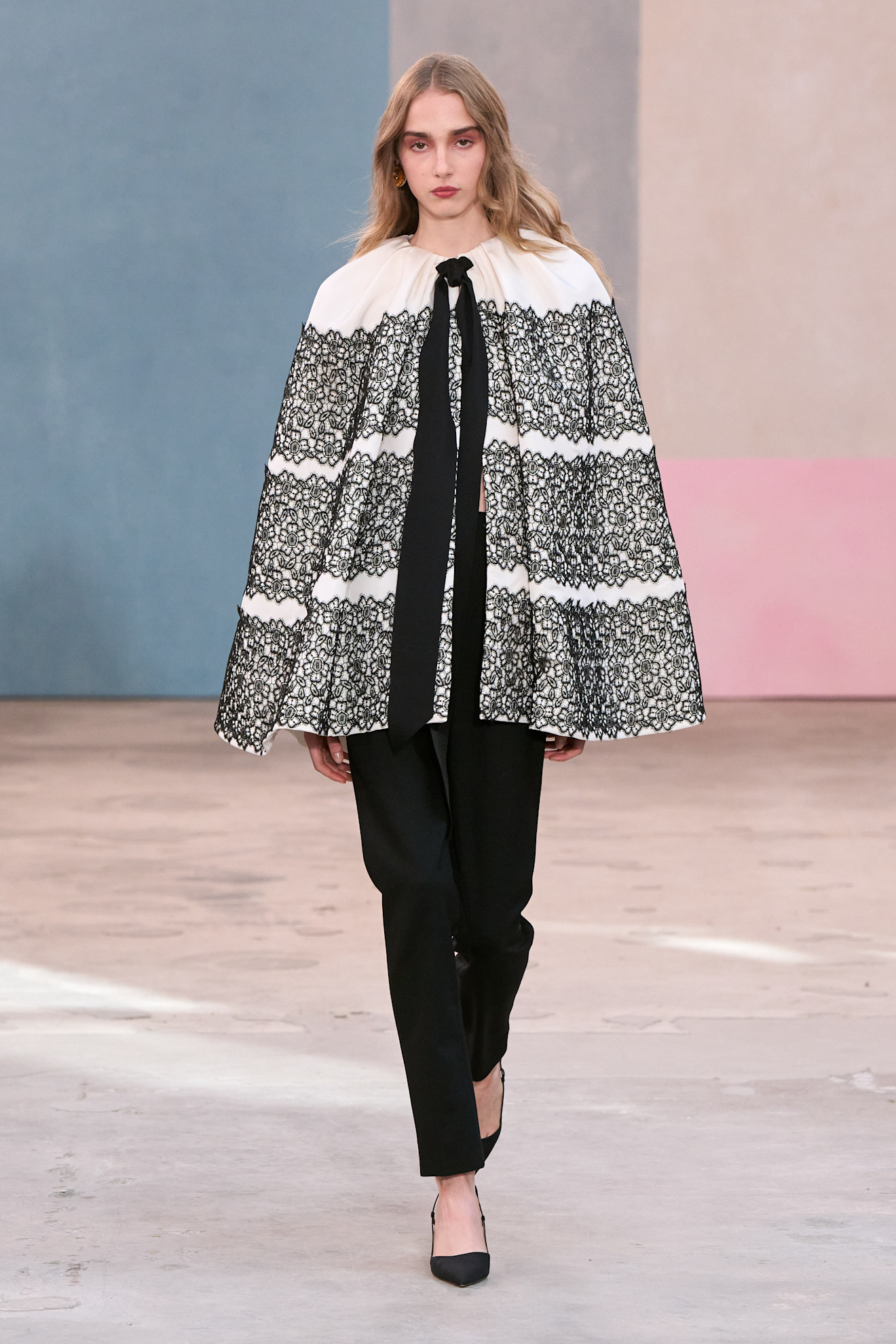 من عرض Carolina Herrera ‏لخريف وشتاء 2026-2027