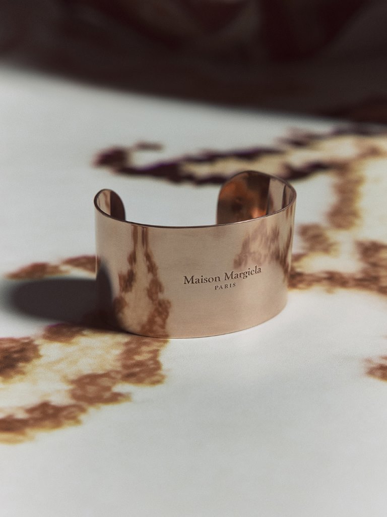 MAISON MARGIELA تطلق تشكيلة حصرية من الإكسسوارات المخصصة للشرق الأوسط 