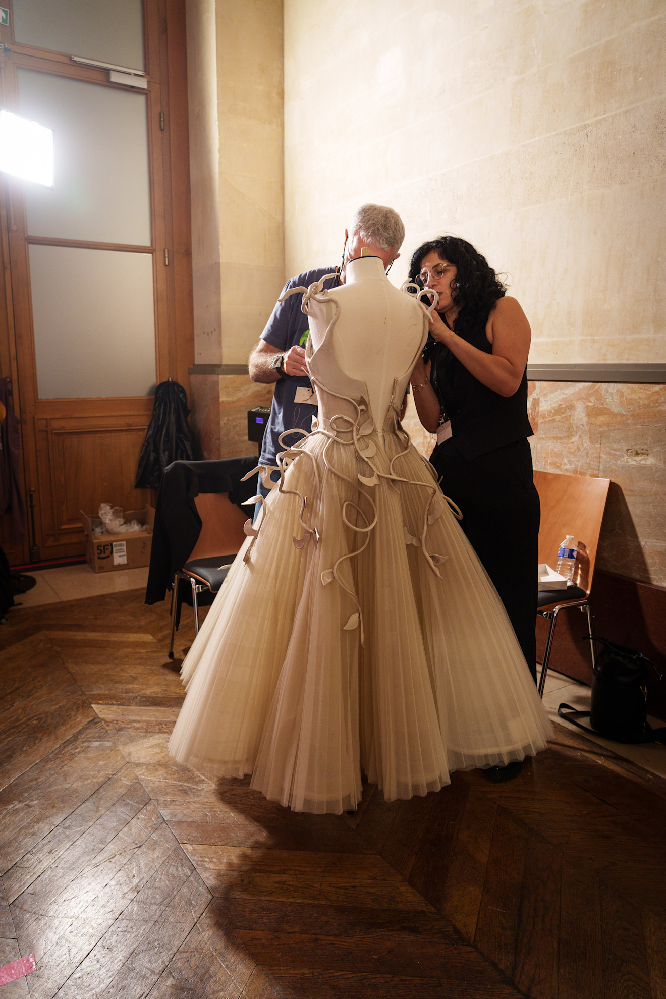 من خلف كواليس جورج حبيقة لموسم خريف 2025 للهوت كوتور