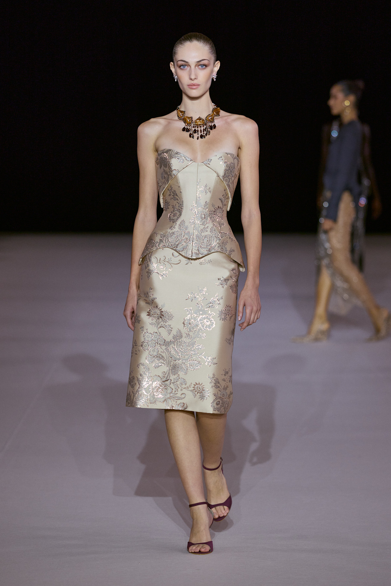 من مجموعة Georges Hobeika ربيع و صيف 2027 للملابس الجاهزة