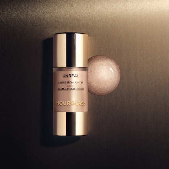  Hourglass تكشف عن مستحضر Unreal Liquid Highlighter