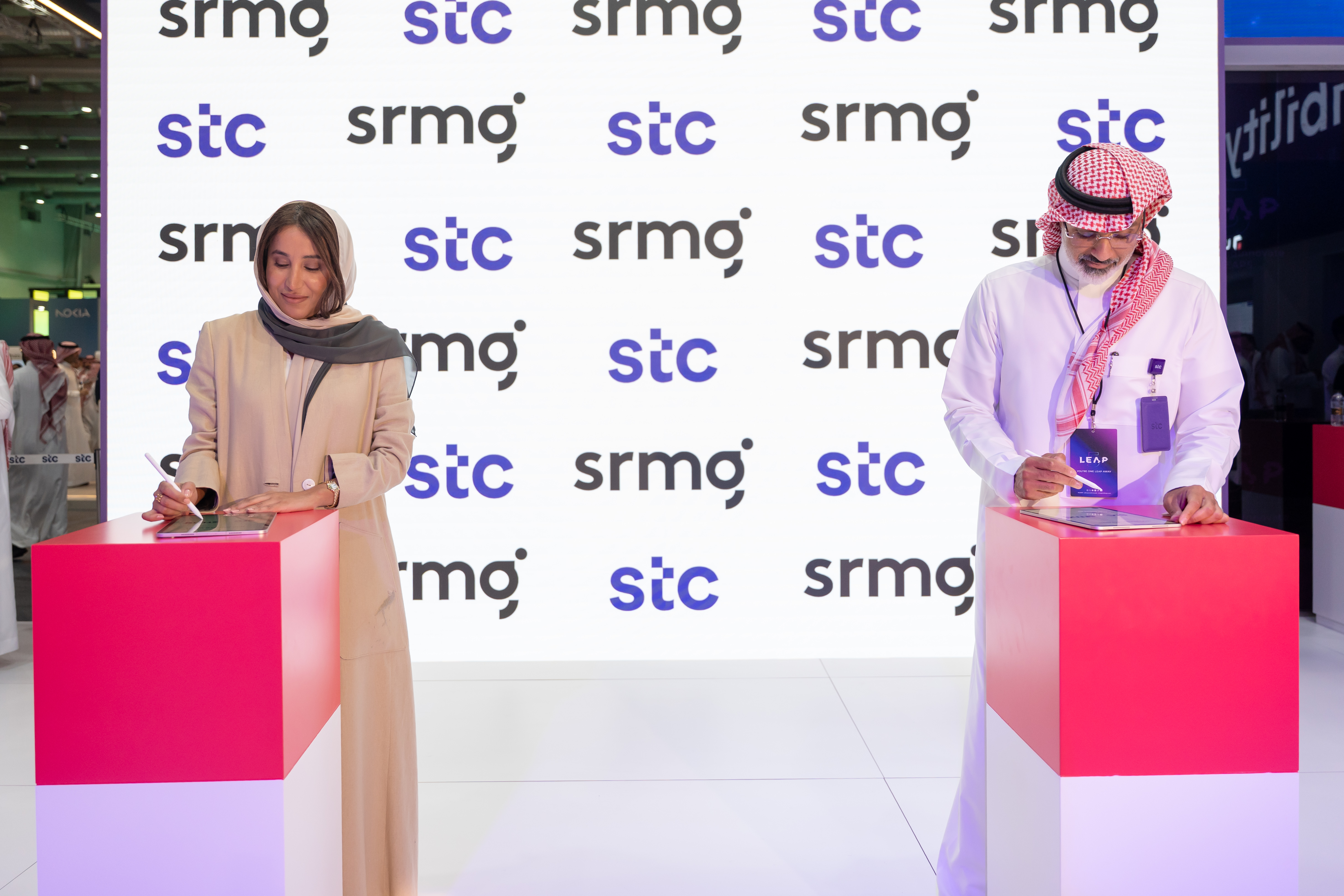 مجموعة stc وSRMG توقّعان مذكرة تفاهم لتعزيز قدرات الإنتاج الإعلامي في السعودية