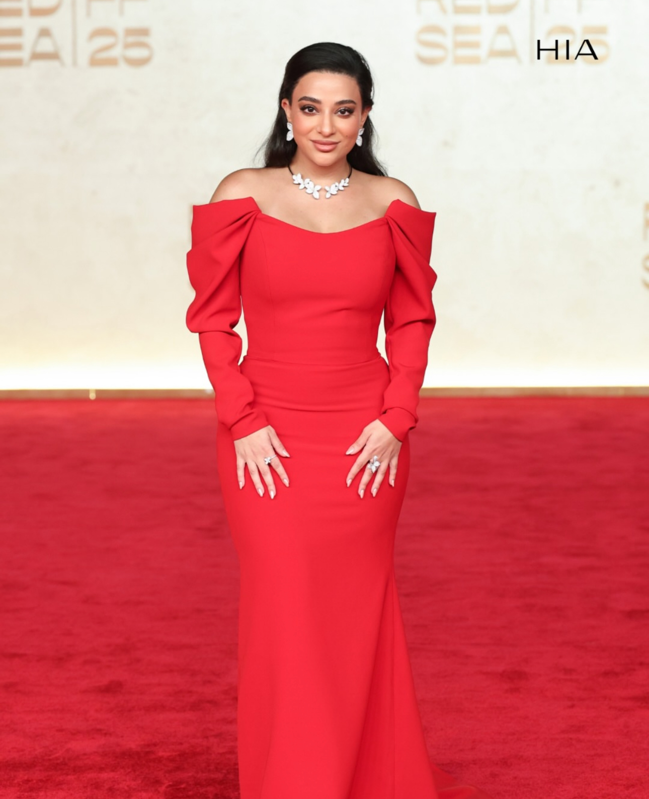 خيرية ابولبن بتصميم من مشاعل الفارس. الصورة من حساب مجلة هيَ على الانستقرام