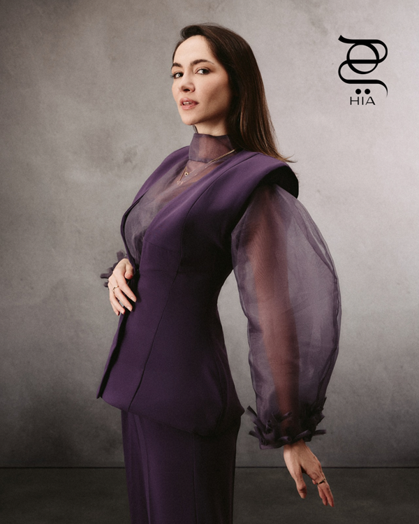 النجمة السعودية سمية رضا أمام عدسة "هي"