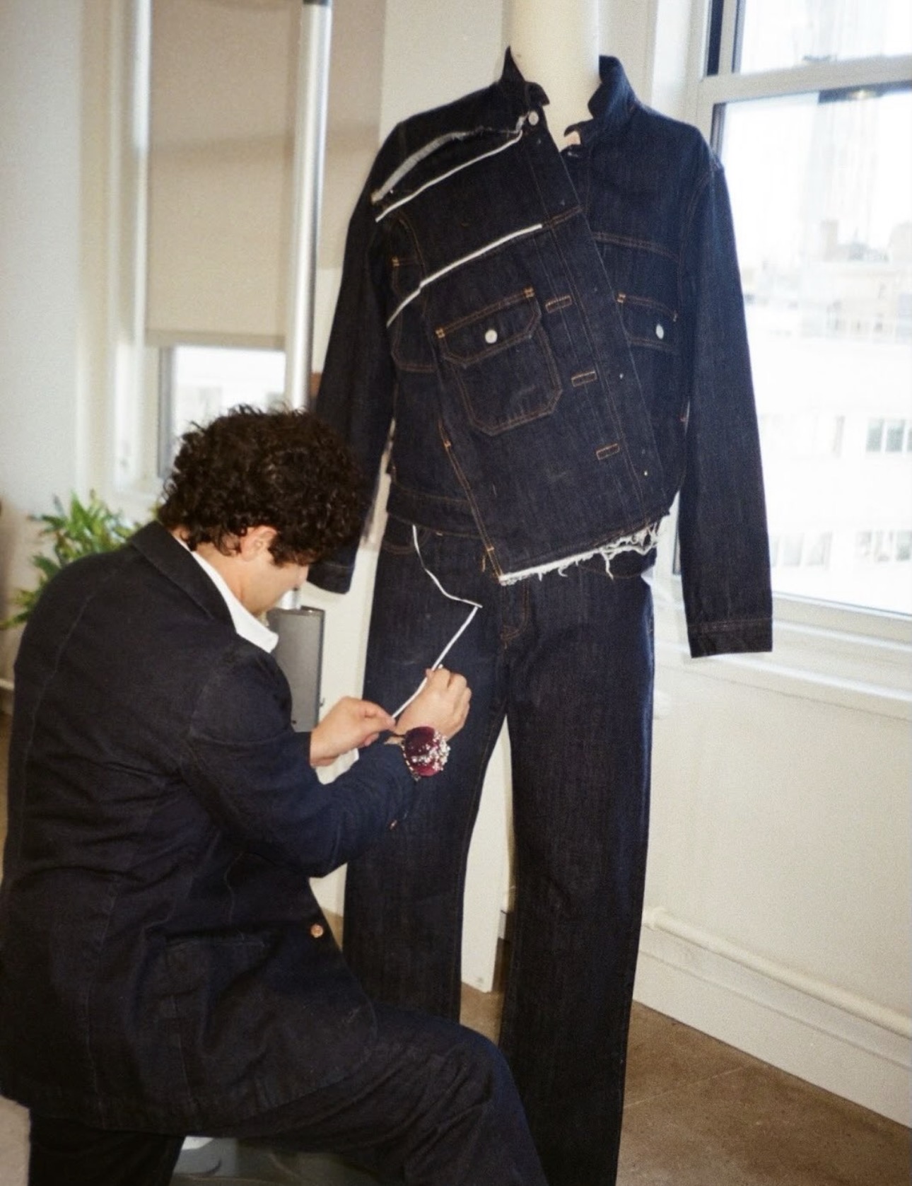 المصمم Zac Posen في Gap Studio. الصورة من حساب المصمم على الانستغرام.