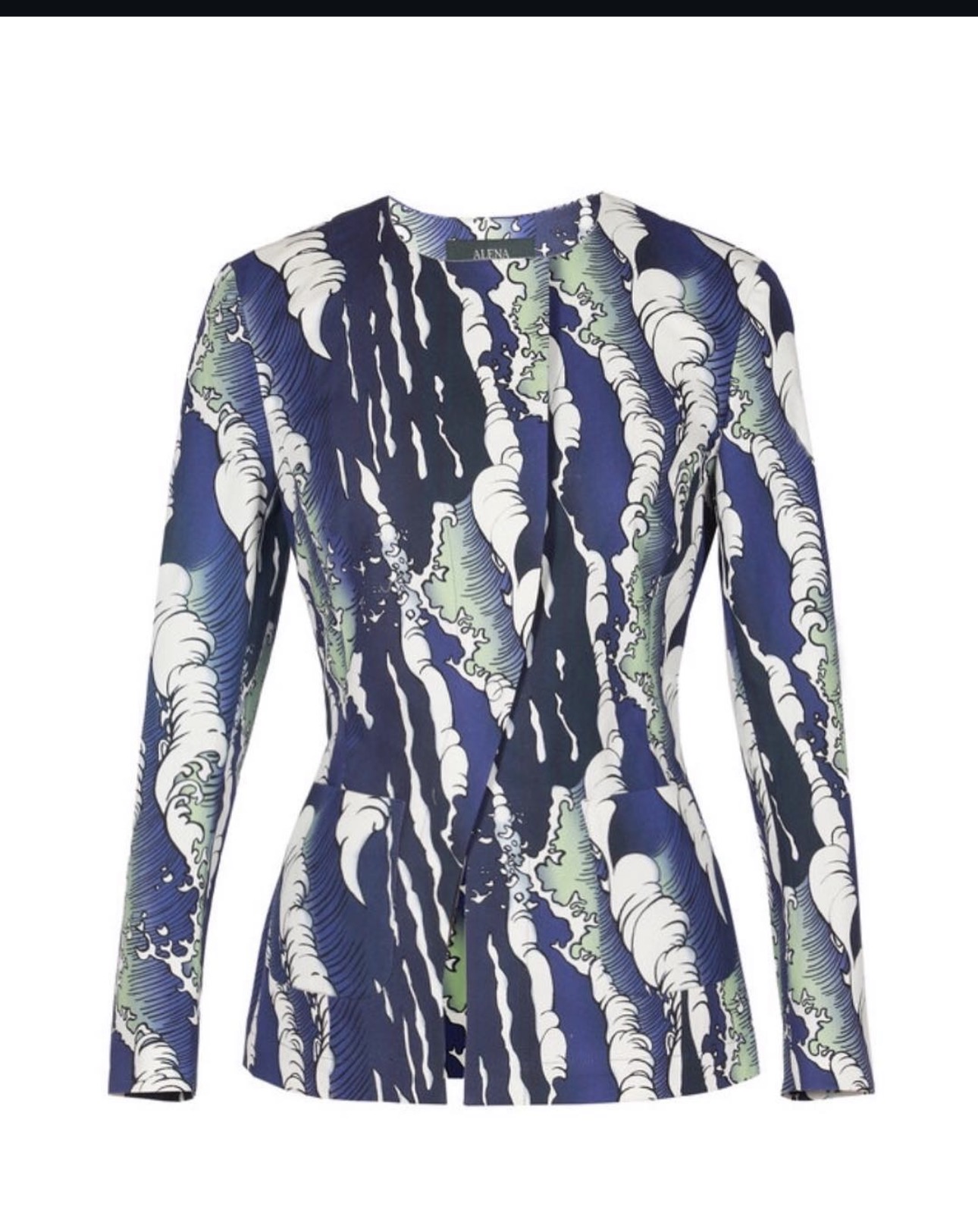 من تصاميم المصممة الروسية Alena Akhmadullina الصورة من حساب العلامة على الانستغرام.