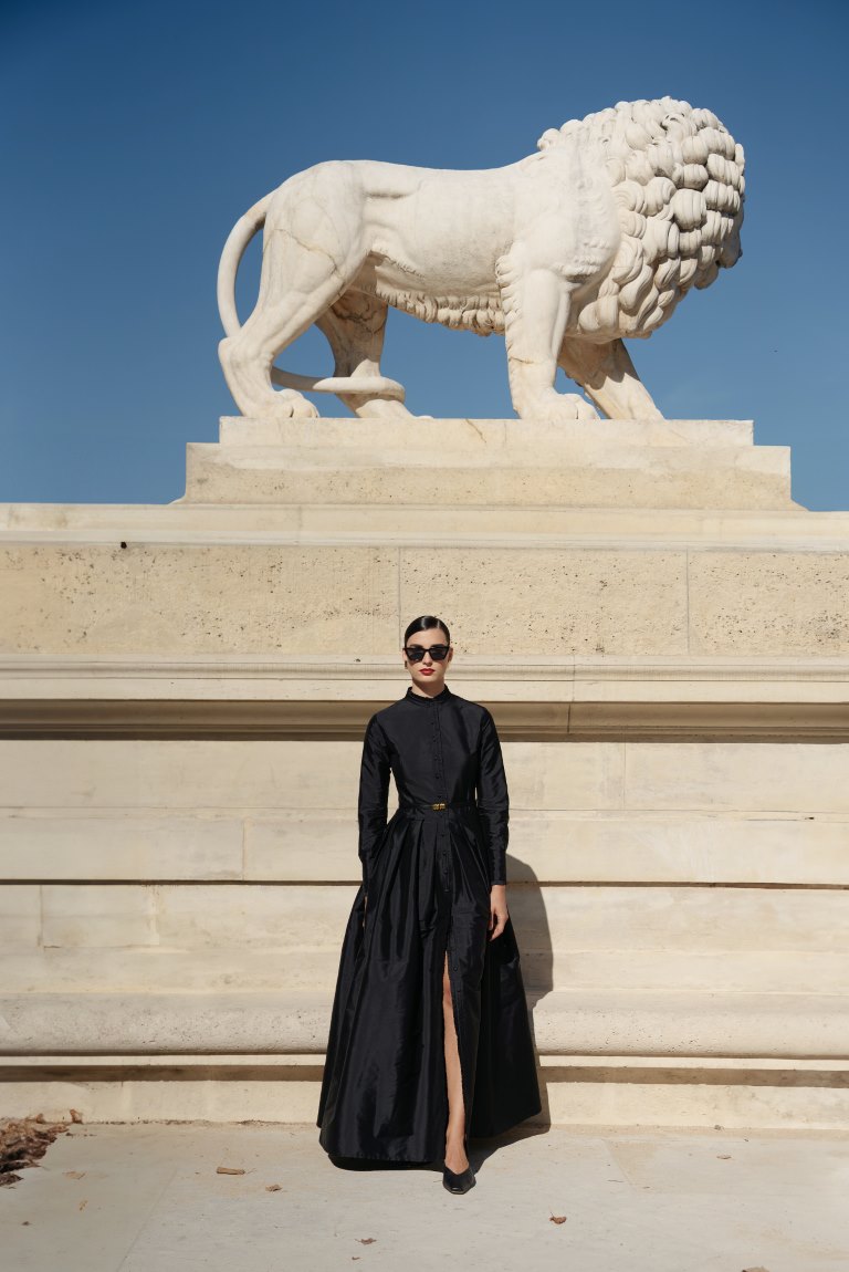 المصممة العُمانية أمل الرئيسي تكشف عن مجموعة "بورتريه للنعومة المعاصرة"