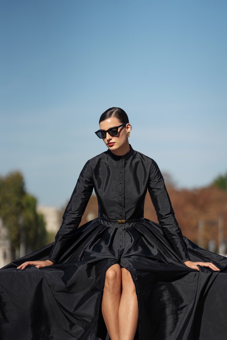 المصممة العُمانية أمل الرئيسي تكشف عن مجموعة "بورتريه للنعومة المعاصرة"