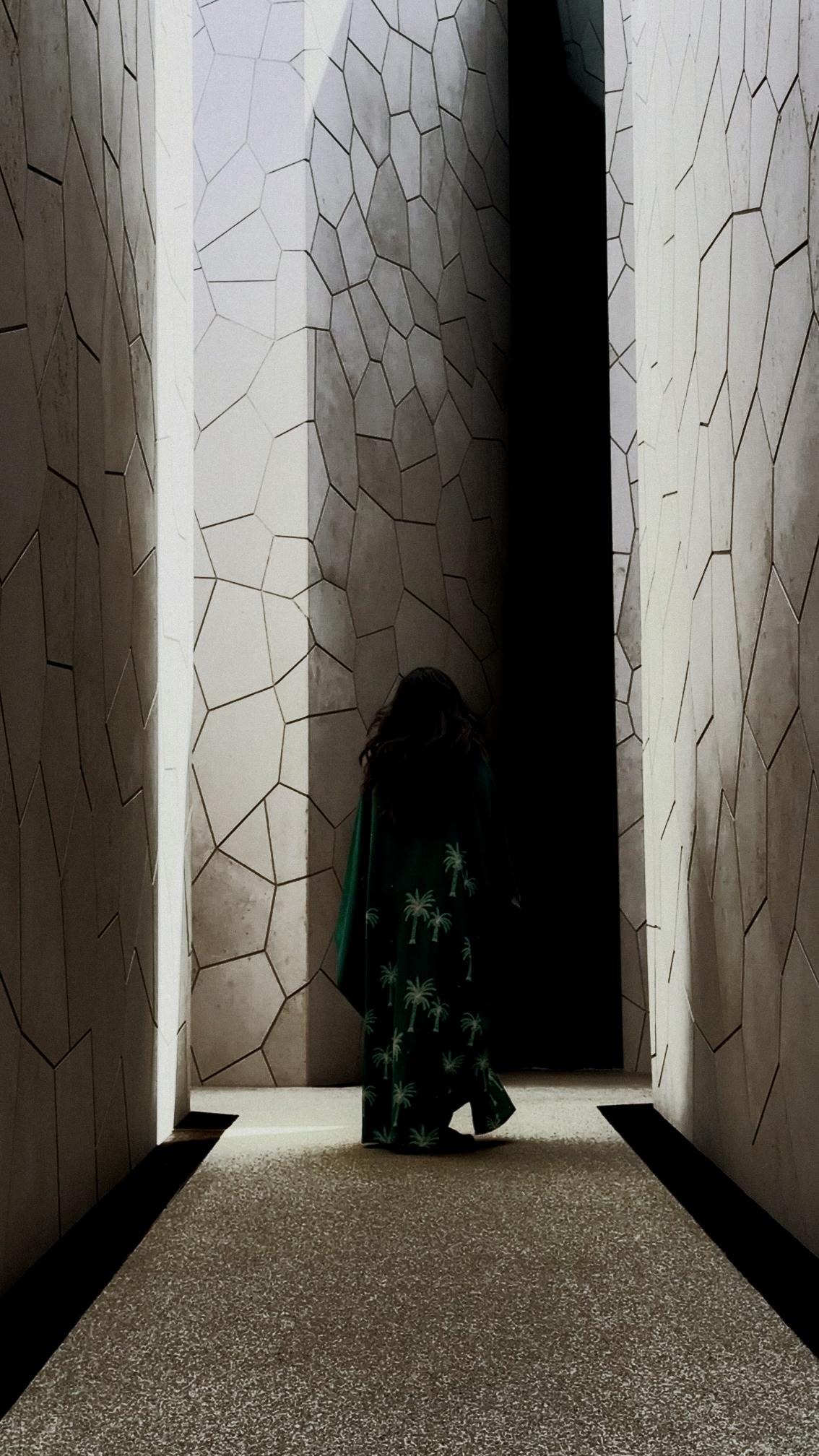 لقطة من مشروع “Dune” الذي جمع بين عدسة ريما المنديل وتصاميم تيما عابد